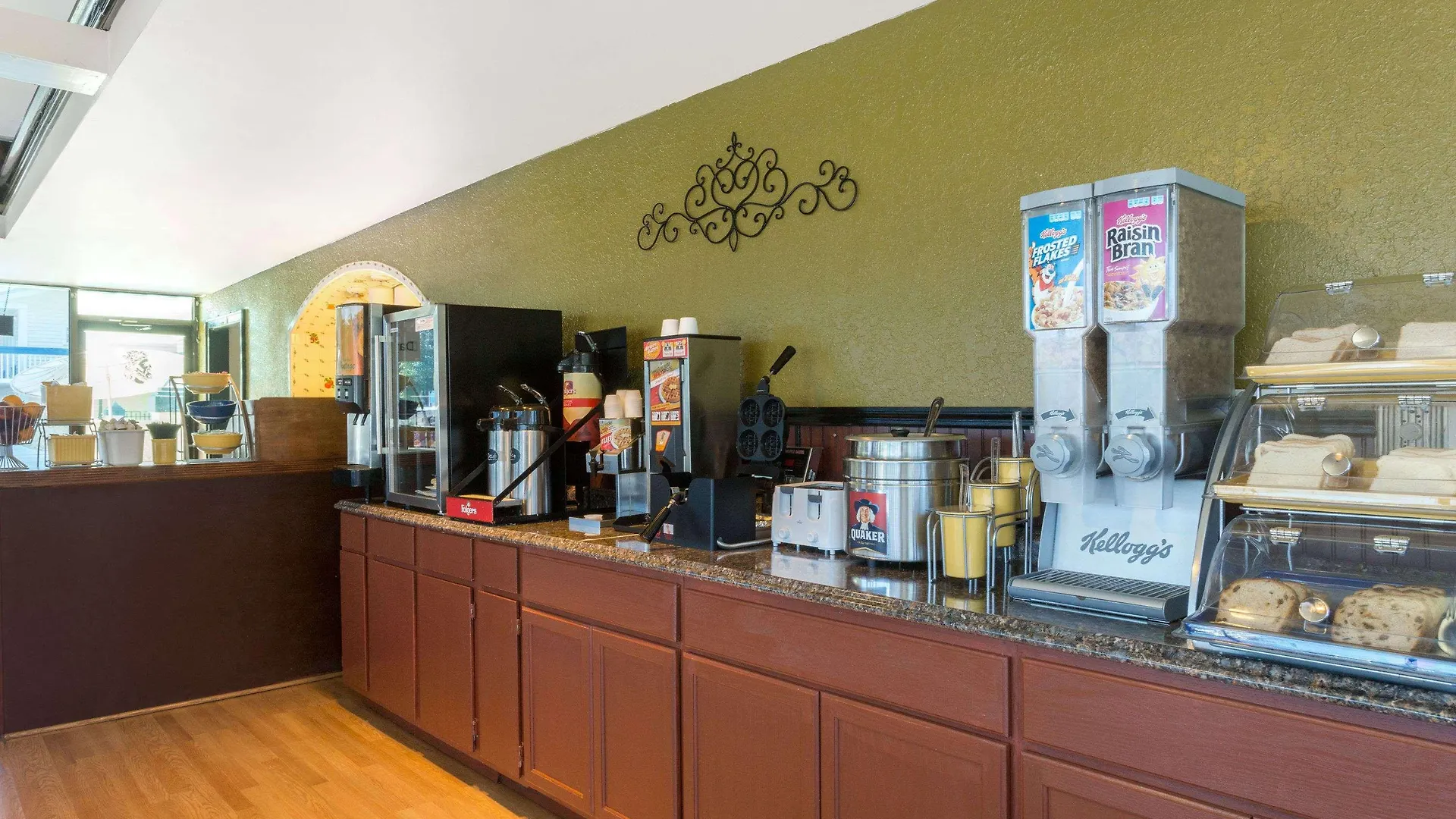 Days Inn By Wyndham Savannah Airport Otel