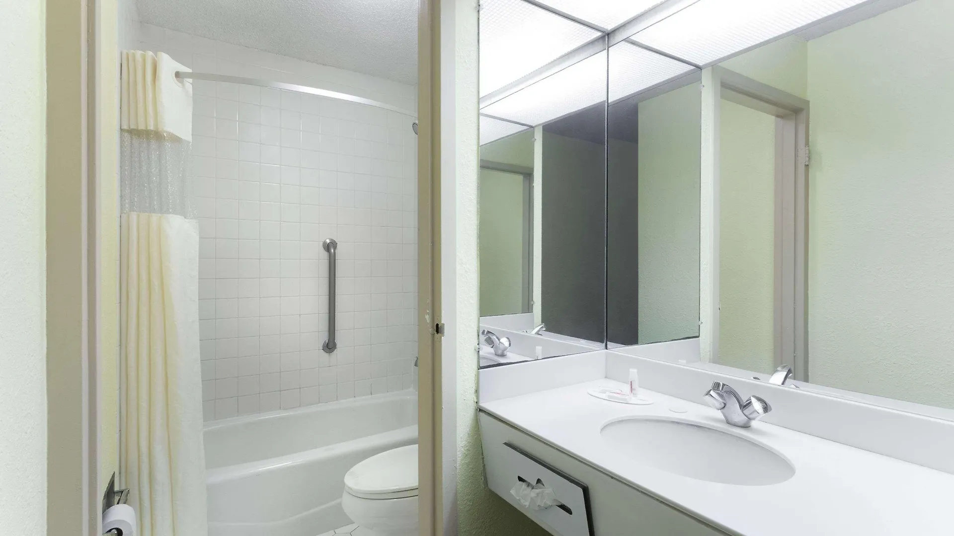 Otel Days Inn By Wyndham Savannah Airport